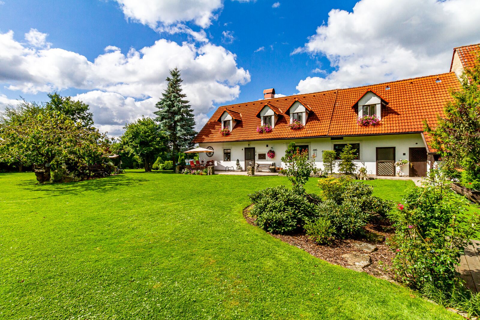 Chalupa 230 m², pozemek 2 098 m², Opařany — Podboří