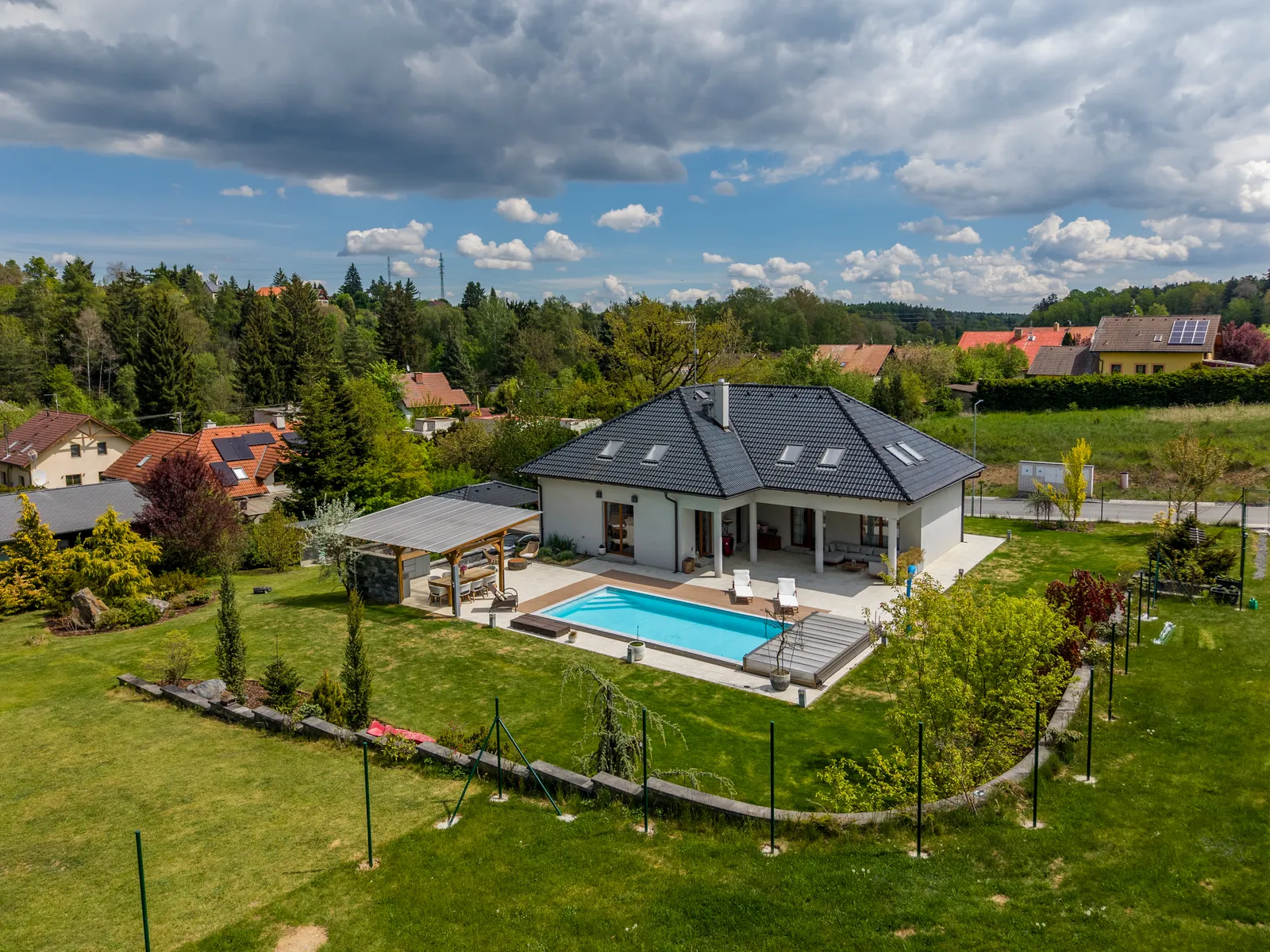 Rodinný dům 323 m², pozemek 1 893 m², U Koupaliště, Družec