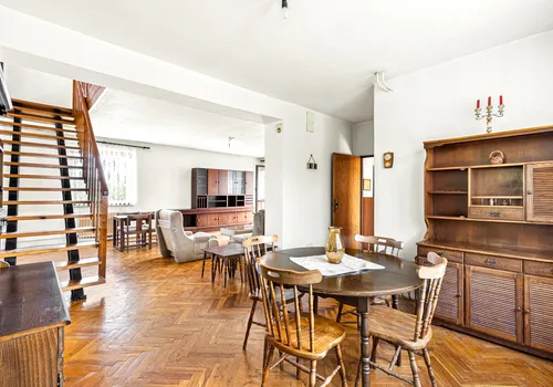 Rodinný dům 6+kk, 321 m², Polepy — fotografie 3
