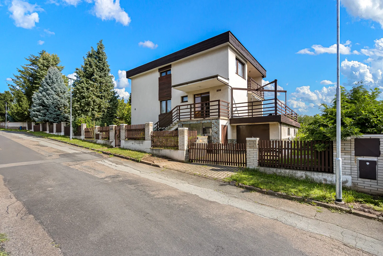 Rodinný dům 6+kk, 321 m², Polepy